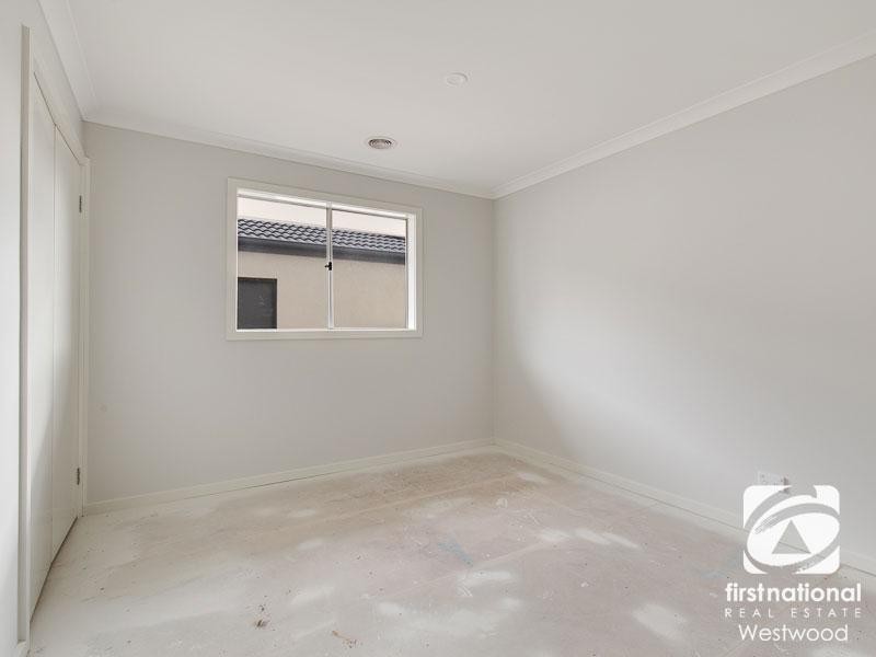 9 Beaconsfield Lane, Caroline Springs VIC 3023