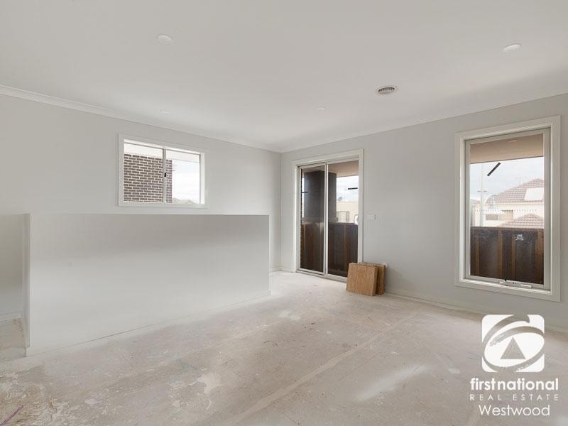 9 Beaconsfield Lane, Caroline Springs VIC 3023