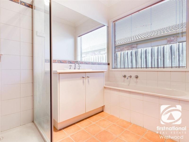 37 Koroneos Drive, Werribee South VIC 3030