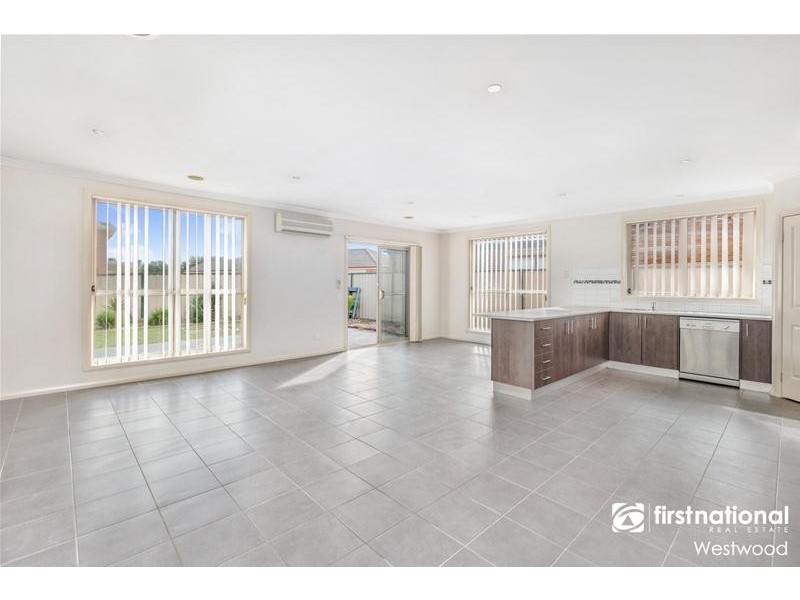2/17 Eleanor Drive, Hoppers Crossing VIC 3029