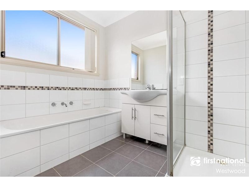 2/17 Eleanor Drive, Hoppers Crossing VIC 3029