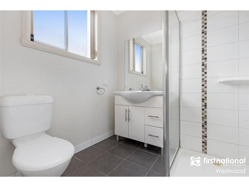 2/17 Eleanor Drive, Hoppers Crossing VIC 3029