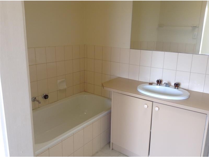 2/5 Tower Road, Werribee VIC 3030