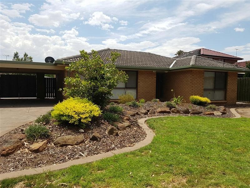 42 Golden Avenue, Werribee VIC 3030