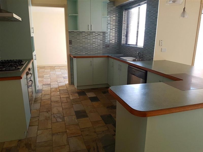 42 Golden Avenue, Werribee VIC 3030