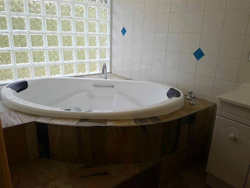 42 Golden Avenue, Werribee VIC 3030