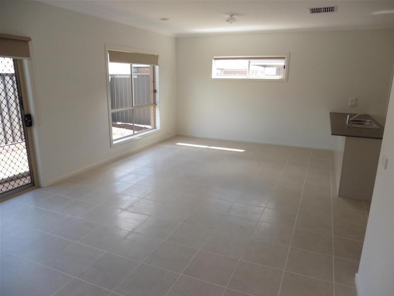 12 Tomago Street, Tarneit VIC 3029