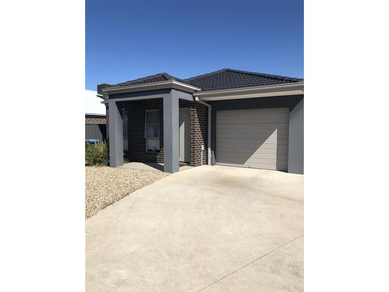 1/17 Manor Lakes Blvd, Wyndham Vale VIC 3024