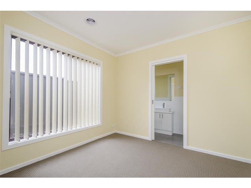 1/4 Wickham Drive, Wyndham Vale VIC 3024