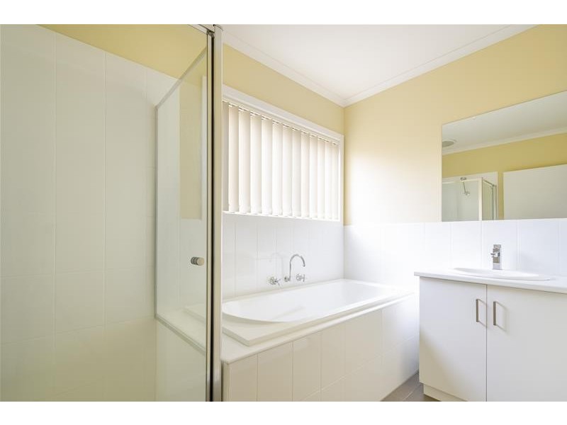 1/4 Wickham Drive, Wyndham Vale VIC 3024