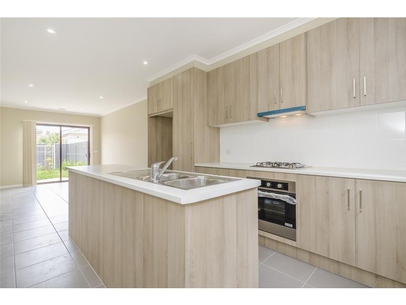 1/4 Wickham Drive, Wyndham Vale VIC 3024