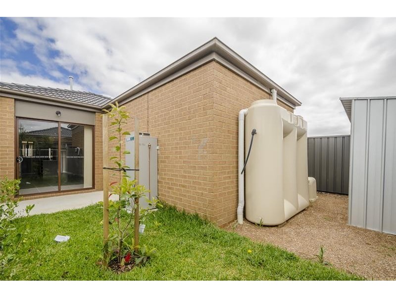 1/4 Wickham Drive, Wyndham Vale VIC 3024