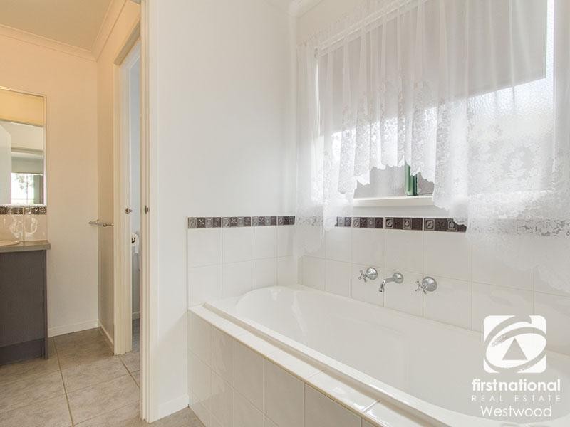 23 Mundi  Crescent, Wyndham Vale VIC 3024