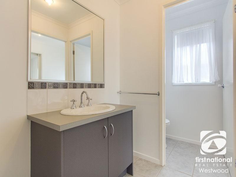 23 Mundi  Crescent, Wyndham Vale VIC 3024