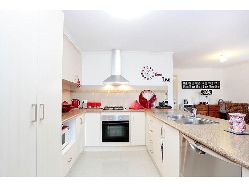 1/1 Gentzen Drive, Wyndham Vale VIC 3024