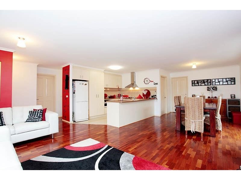 1/1 Gentzen Drive, Wyndham Vale VIC 3024