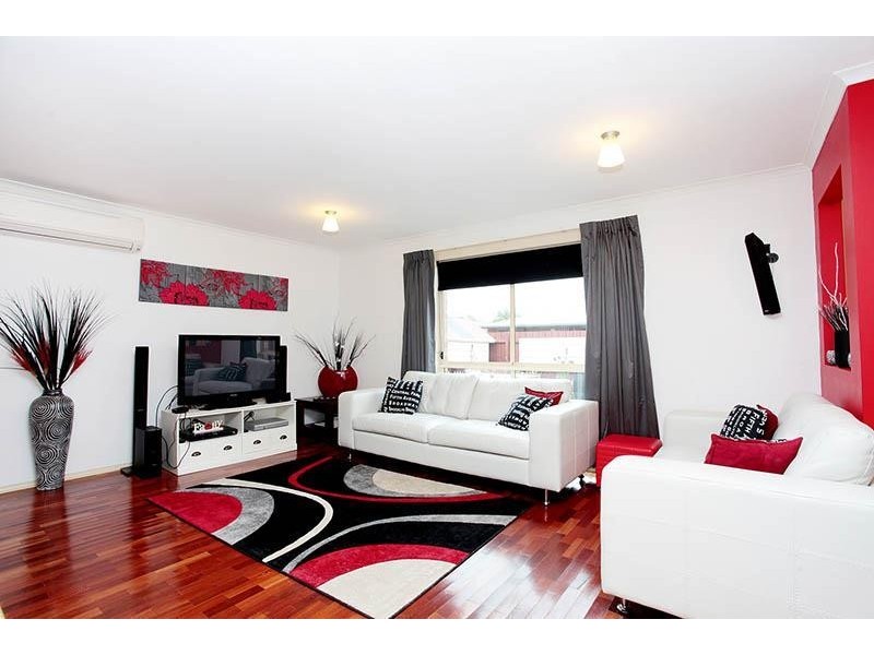 1/1 Gentzen Drive, Wyndham Vale VIC 3024