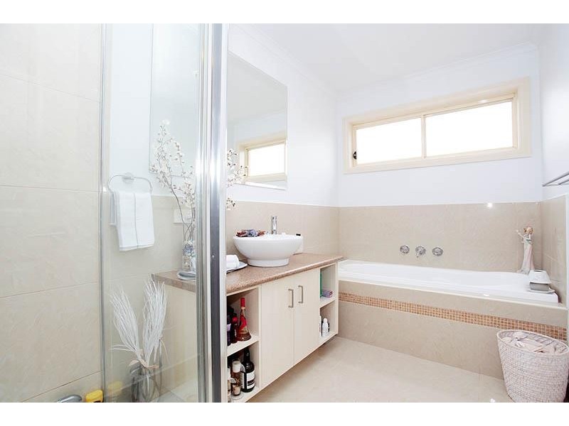 1/1 Gentzen Drive, Wyndham Vale VIC 3024