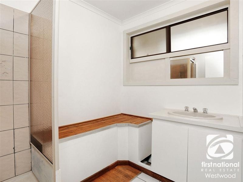 33 Hawkesbury Road, Werribee VIC 3030