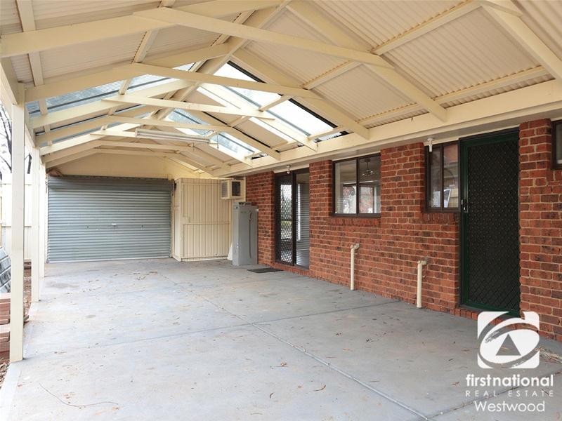 33 Hawkesbury Road, Werribee VIC 3030