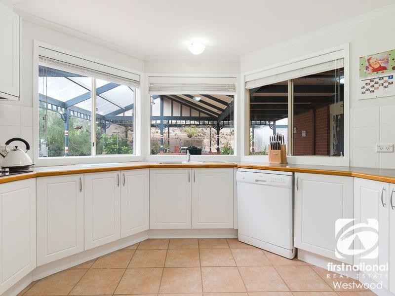 24 Riverbend Crescent, Werribee VIC 3030