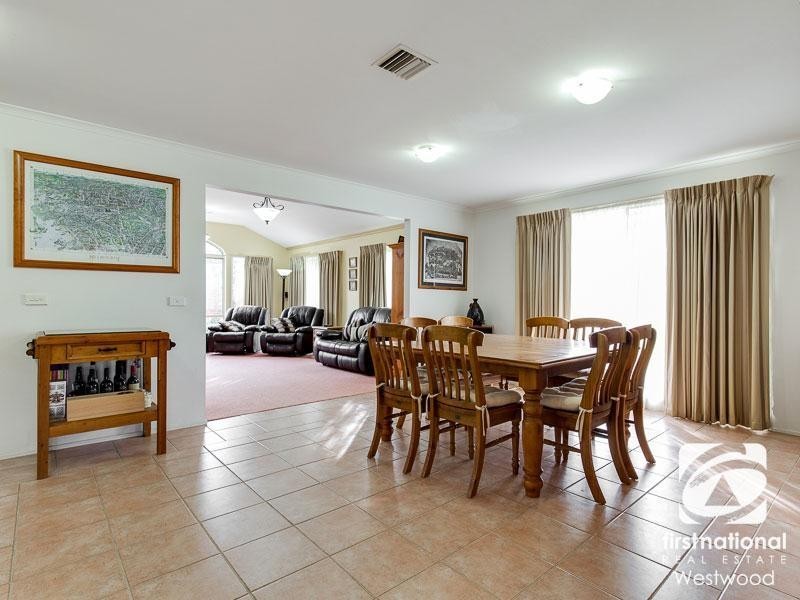 24 Riverbend Crescent, Werribee VIC 3030