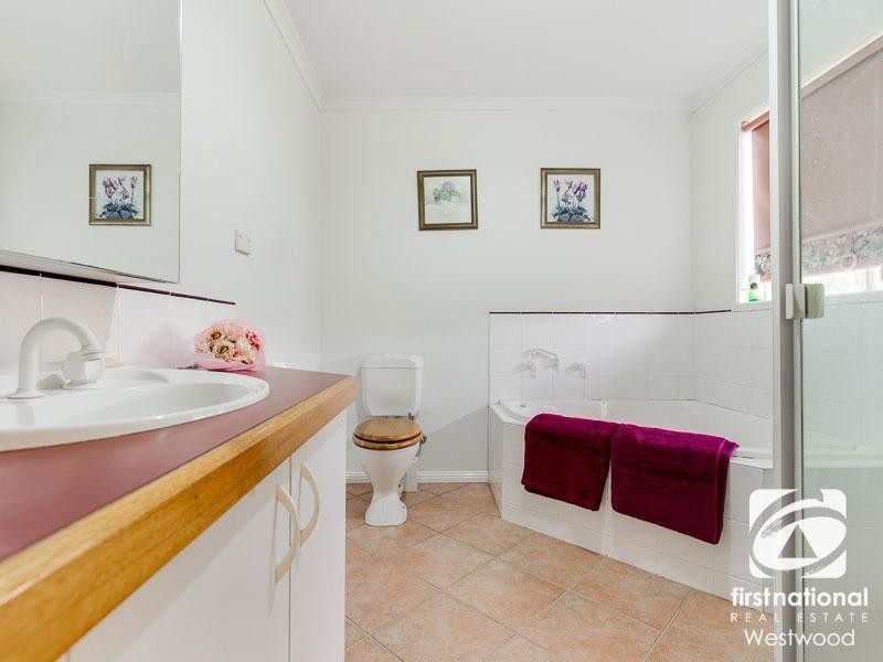 24 Riverbend Crescent, Werribee VIC 3030