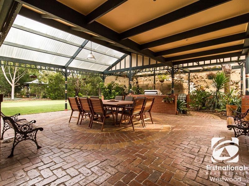 24 Riverbend Crescent, Werribee VIC 3030