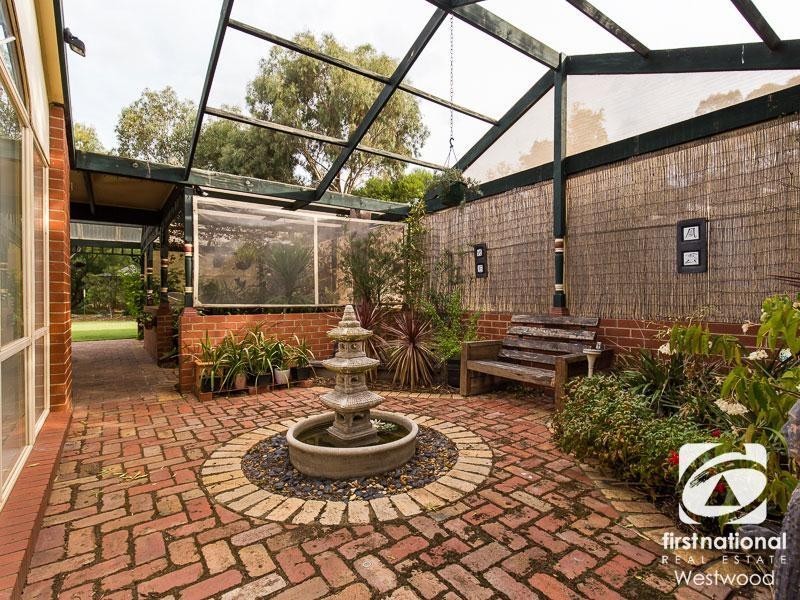 24 Riverbend Crescent, Werribee VIC 3030