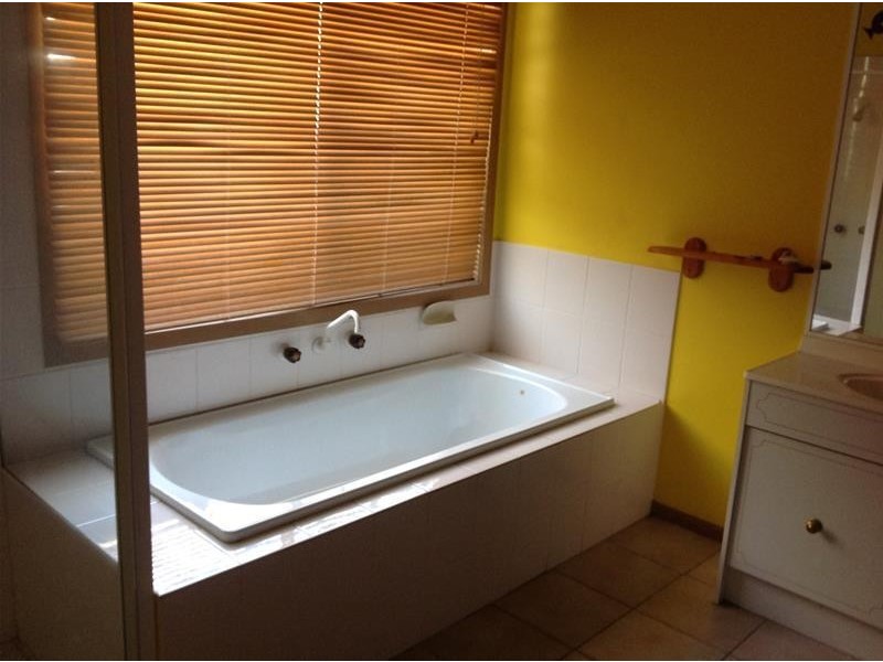 16 Cleveland Drive, Hoppers Crossing VIC 3029