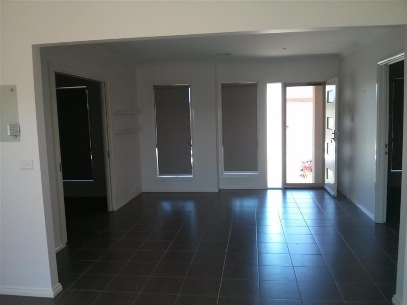 1 Bowerbird Place, Truganina VIC 3029