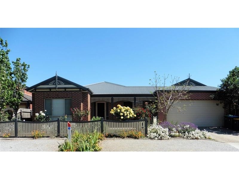 18 Yankos Drive, Werribee VIC 3030