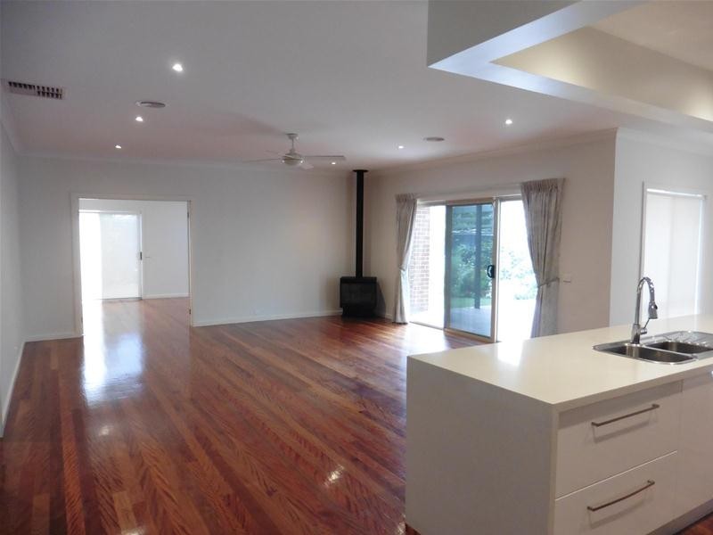 18 Yankos Drive, Werribee VIC 3030