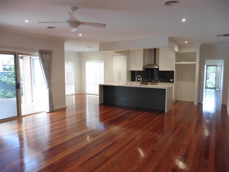 18 Yankos Drive, Werribee VIC 3030