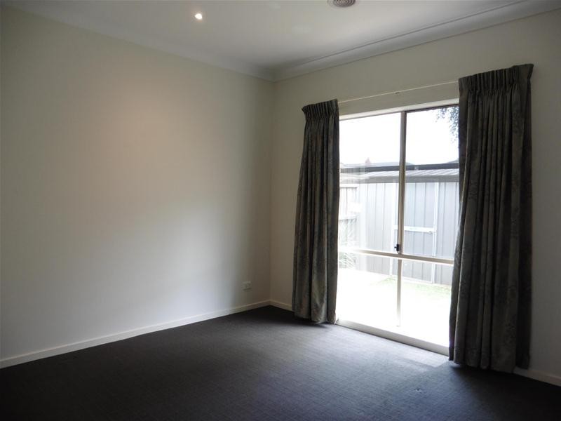 18 Yankos Drive, Werribee VIC 3030