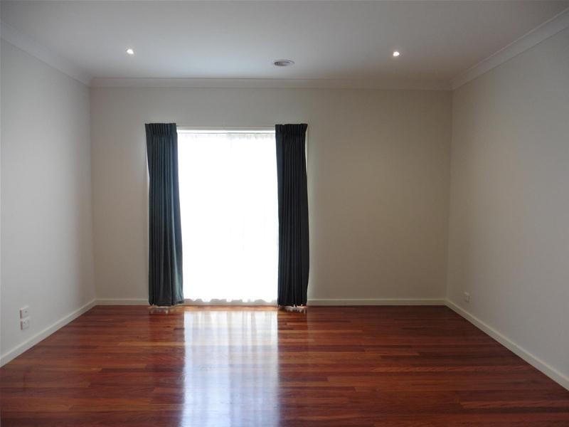 18 Yankos Drive, Werribee VIC 3030