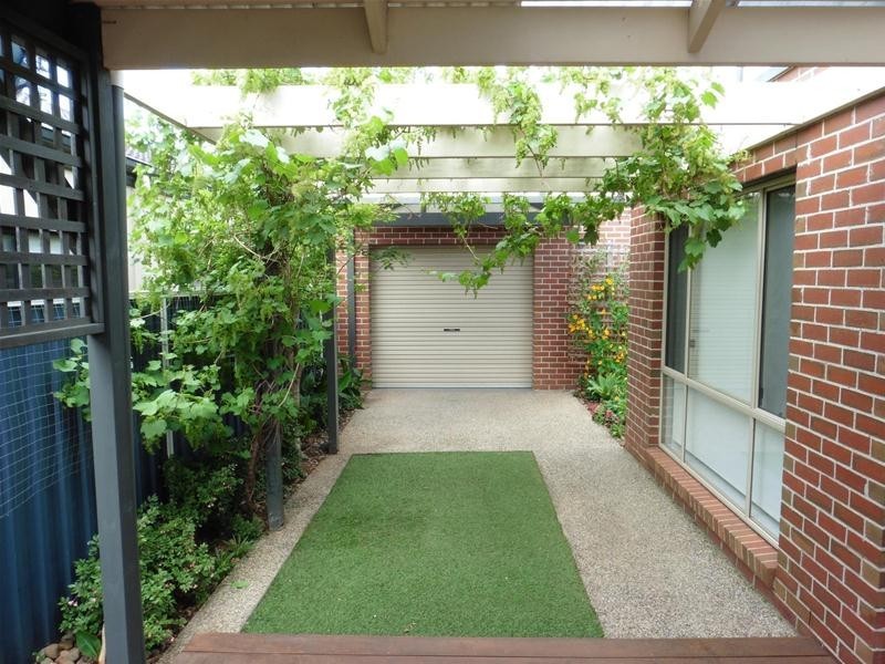 18 Yankos Drive, Werribee VIC 3030