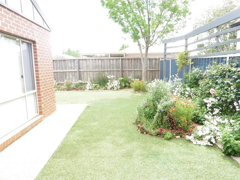 18 Yankos Drive, Werribee VIC 3030