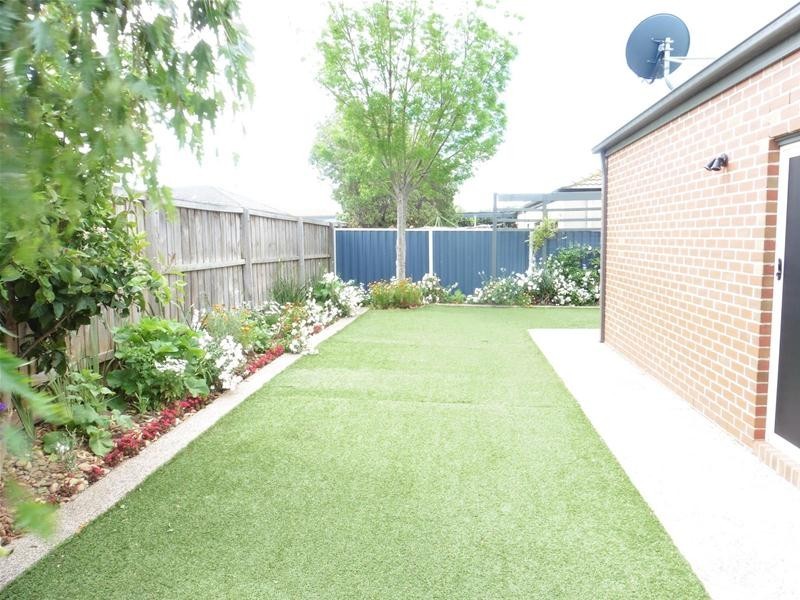 18 Yankos Drive, Werribee VIC 3030