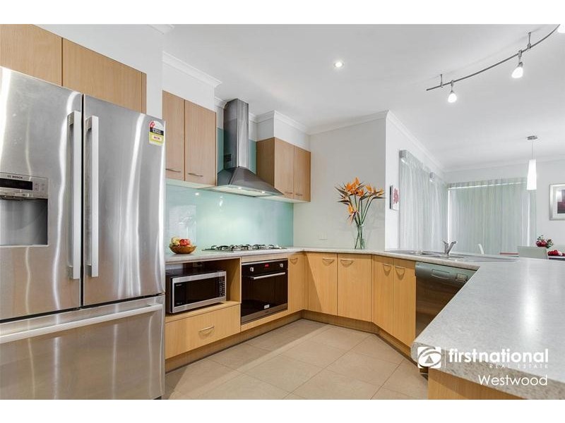 11 Kemerton Close, Point Cook VIC 3030