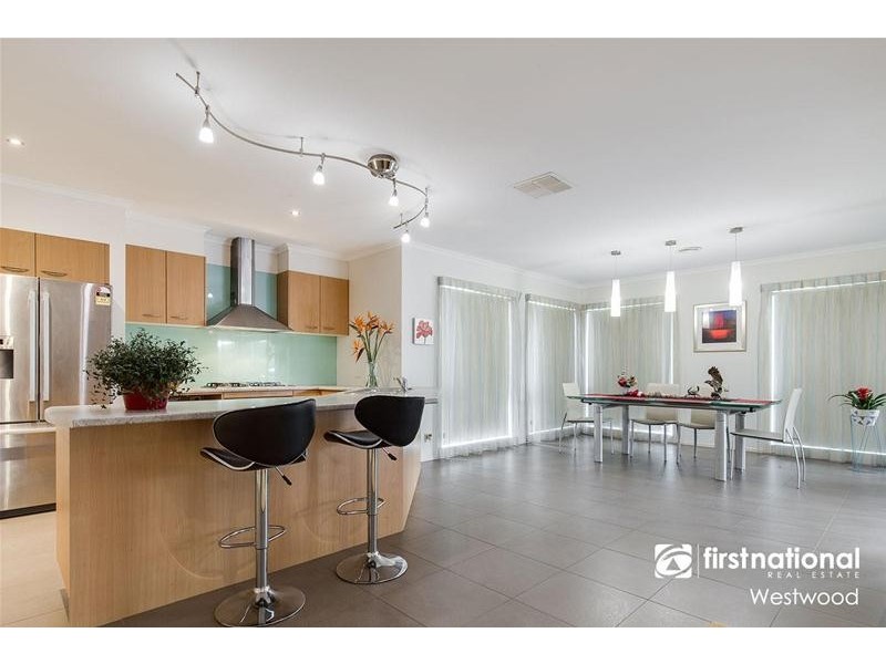 11 Kemerton Close, Point Cook VIC 3030