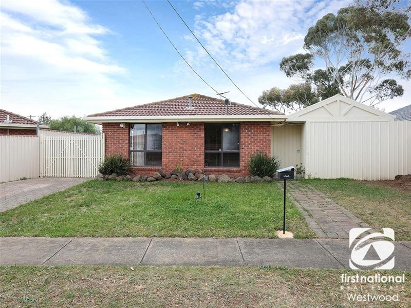 33 Hawkesbury Road, Werribee VIC 3030