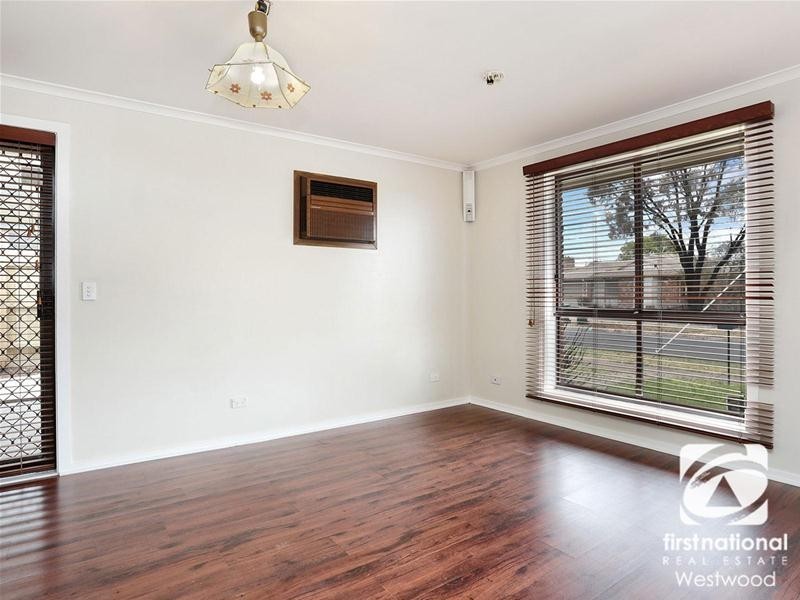 33 Hawkesbury Road, Werribee VIC 3030