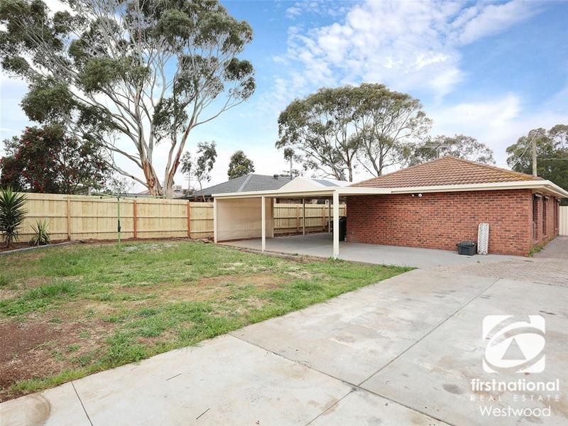 33 Hawkesbury Road, Werribee VIC 3030