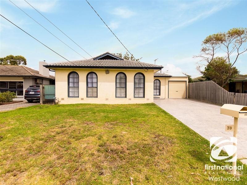 39 Strathmore Crescent, Hoppers Crossing VIC 3029
