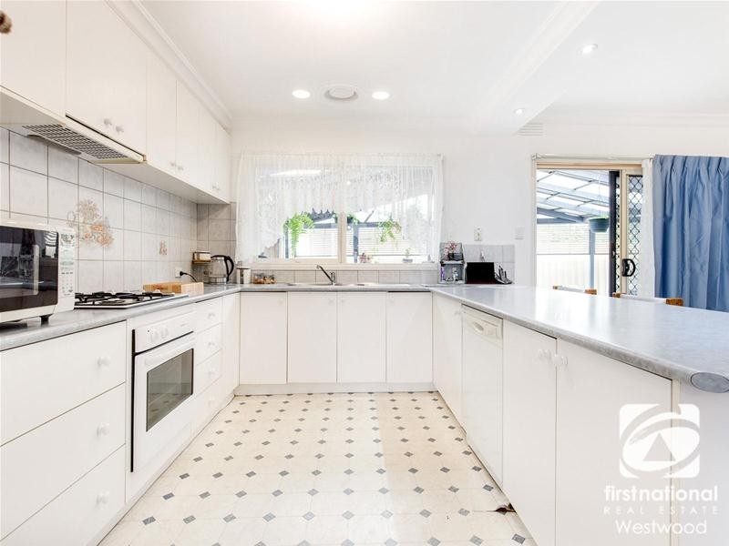 39 Strathmore Crescent, Hoppers Crossing VIC 3029