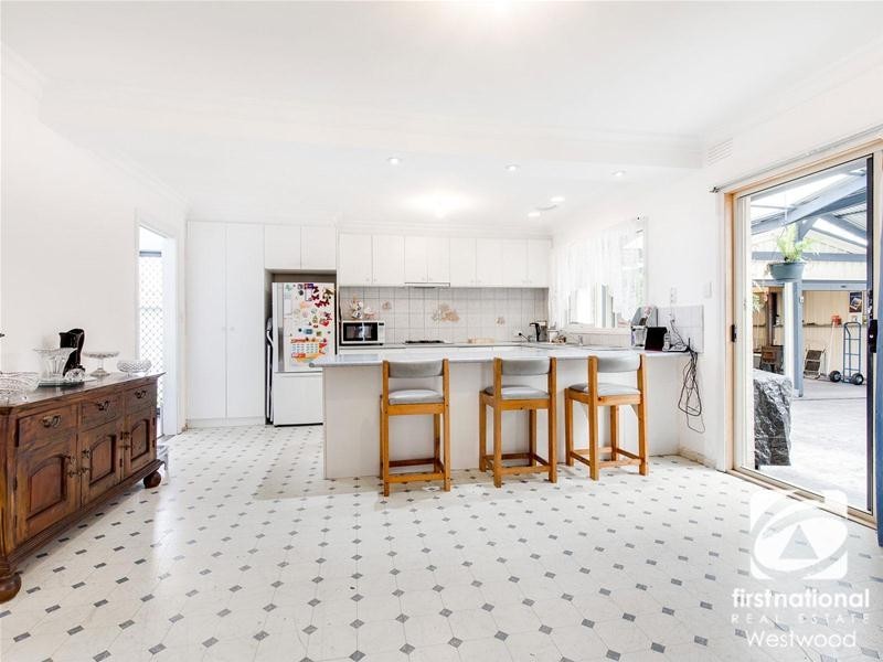 39 Strathmore Crescent, Hoppers Crossing VIC 3029