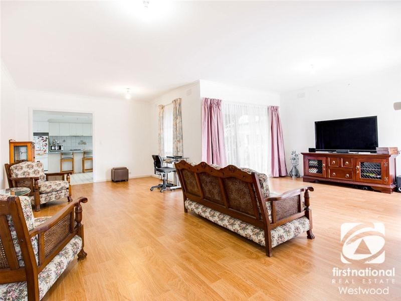 39 Strathmore Crescent, Hoppers Crossing VIC 3029