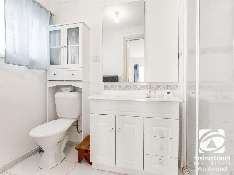 39 Strathmore Crescent, Hoppers Crossing VIC 3029