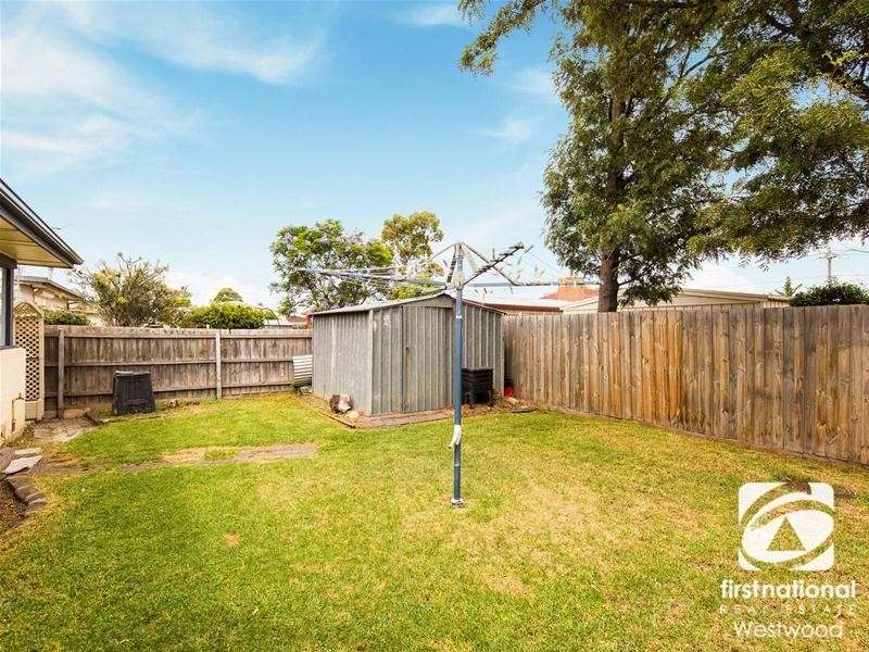 39 Strathmore Crescent, Hoppers Crossing VIC 3029